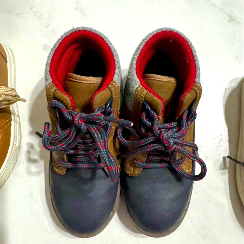Toddler boy size 9 boots. - Picture 1 of 2
